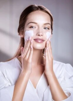 Phyto-Blanc Brightening Cleansing Foam-In Cream -Caillchante Shop 3473311590503 alt3