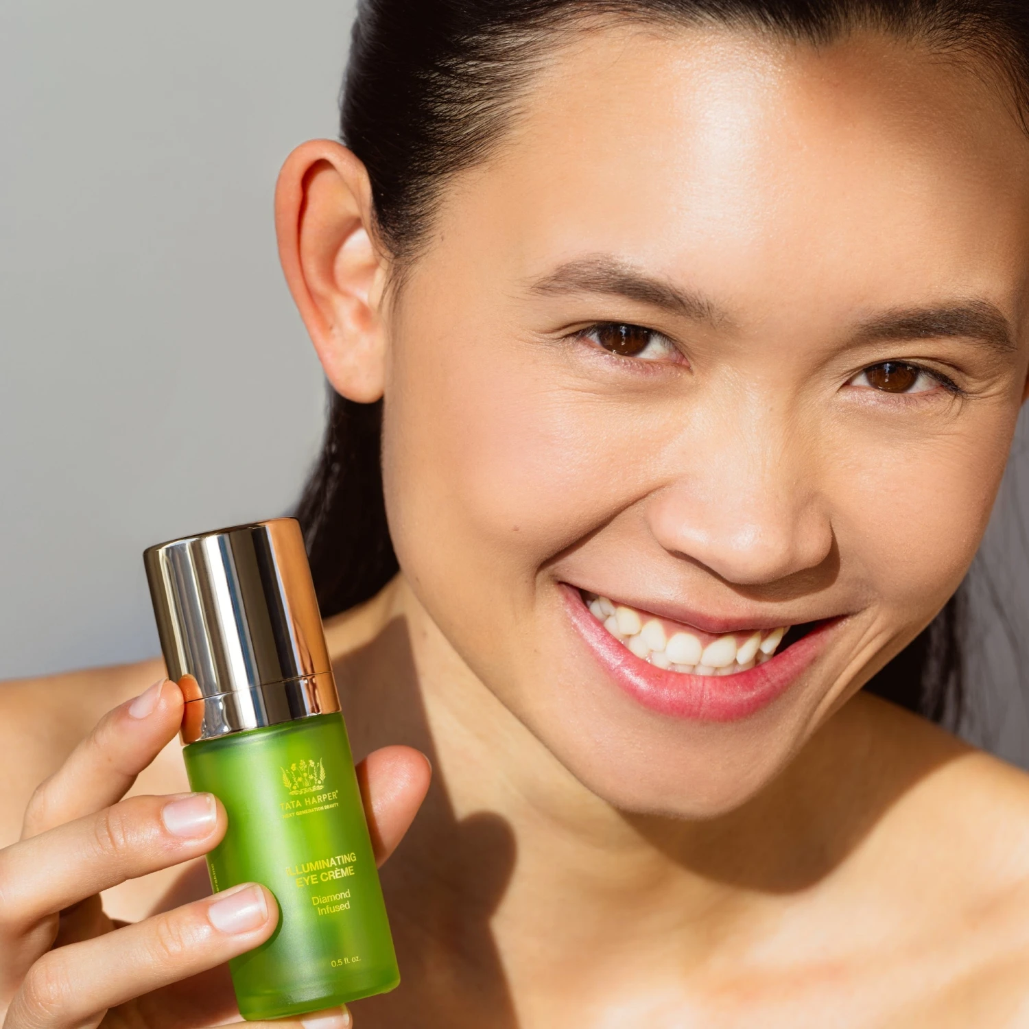 Illuminating Eye Creme Refill 15ml 3 Illuminating Eye Creme Refill 15ml - Image 3