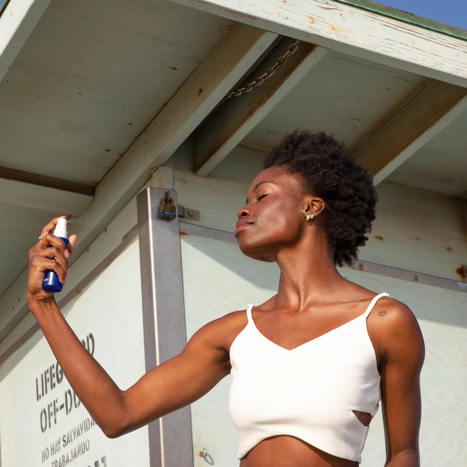 Coola Refreshing Water Mist SPF18 3 Coola Refreshing Water Mist SPF18 - Image 3